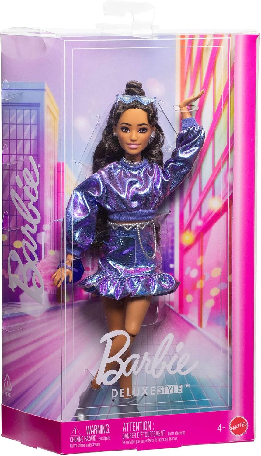 Barbie Poupée Barbie Deluxe Style n° 7 avec haut et jupe bleu métallisé, cheveux bruns ondulés, bijoux argentés, sac à main orné de cristaux et lunettes de soleil en guise d’accessoires,JFP42 – Image 4