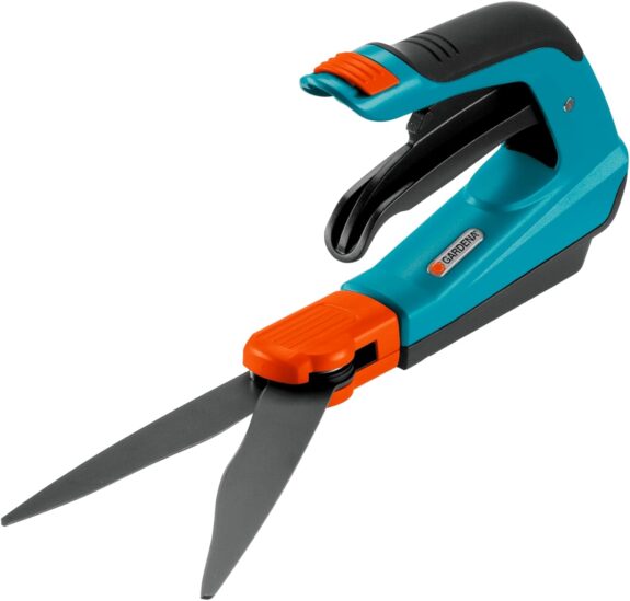 Cisailles à gazon orientables Comfort de Gardena : sécateur idéal pour coupe précise de bordure, approprié pour droitier et gaucher, poignée ergonomique pour faciliter la coupe